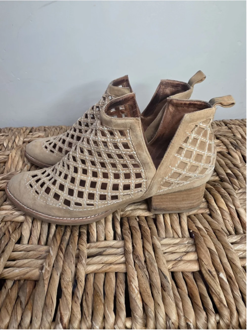 Jeffrey Campbell Taggart Booties Open Cut Outs Sand Leather Sz 9 - Mark On Heel